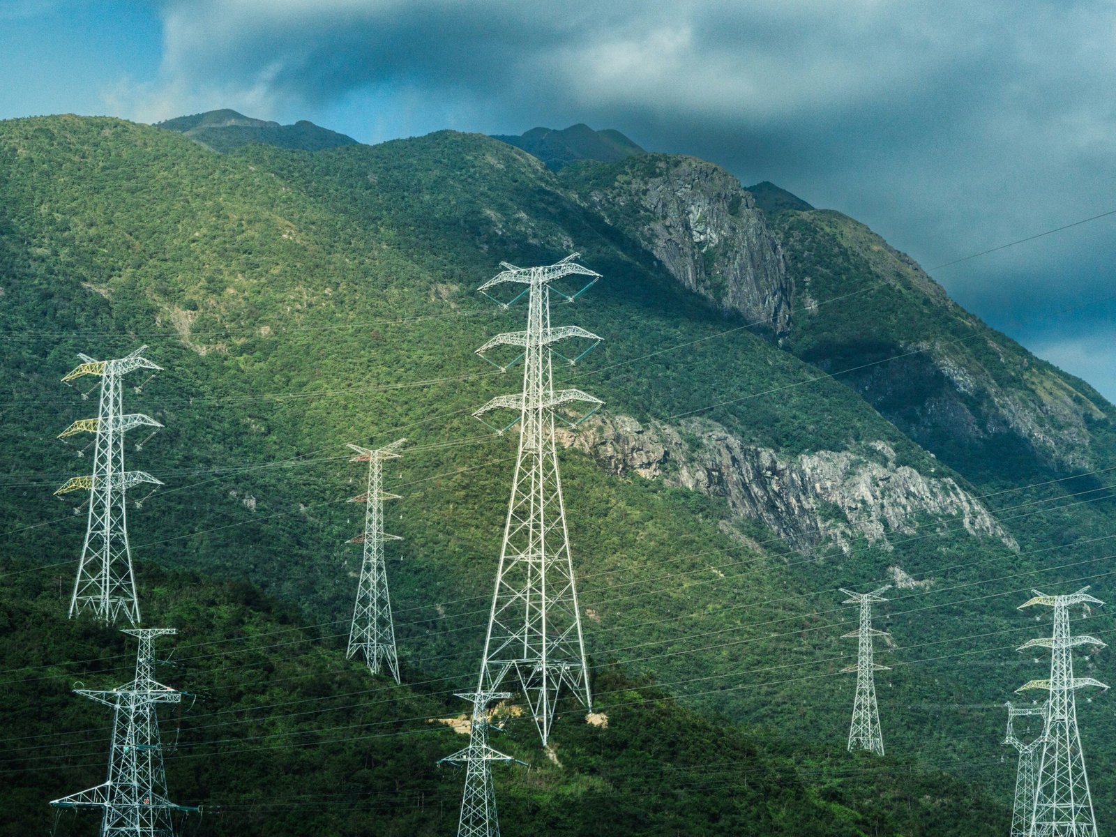 AI data centres drawing large-scale electricity from global energy infrastructure.
