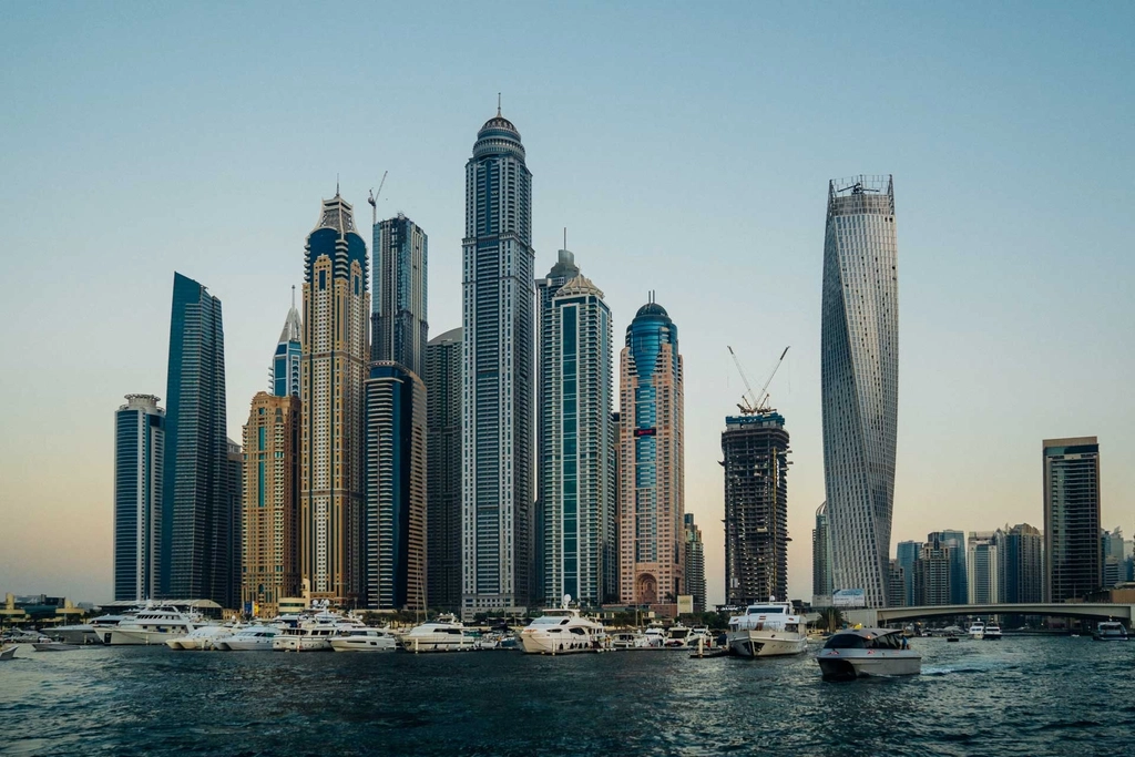 Life in Dubai: Opportunities, Investment, and Economic Factors Impacting Living Standards 1 Life in Dubai and real estate investment
